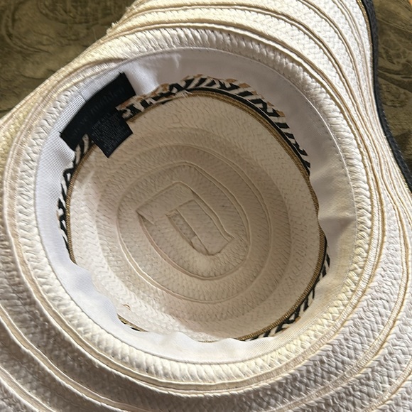 Steve Madden Gold & Black OS Hat - Picture 5 of 5